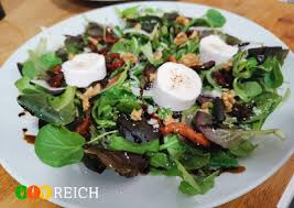 Ensalada templada de bacon y queso de cabra