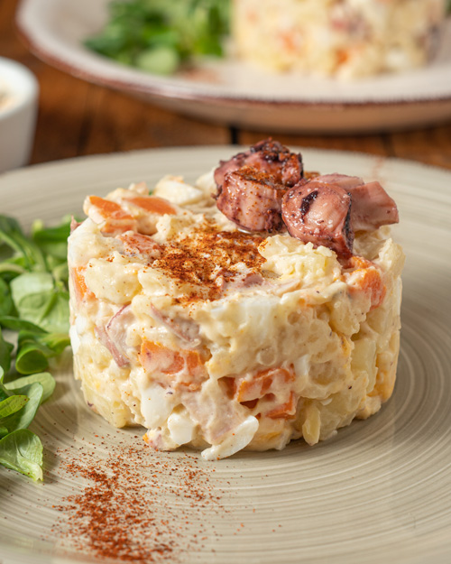 Ensaladilla pulpo con mayonesa de pimentón